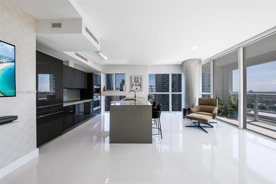 Building Photo - 1080 Brickell Ave