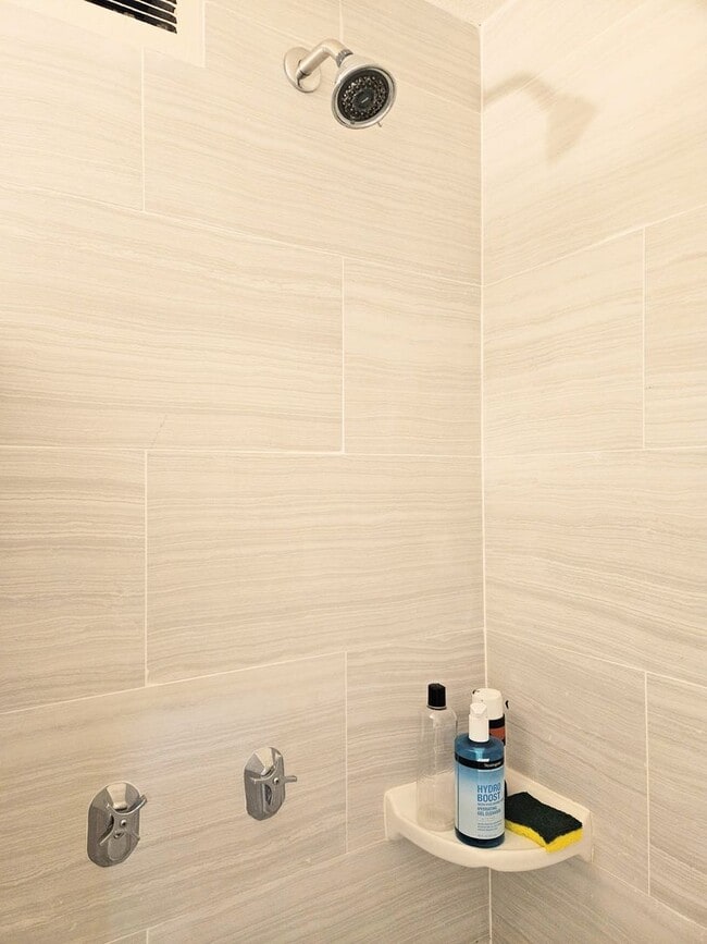 Building Photo - Makiki Punahou Hale Oahua Unfurnished 1 Bedroom 1 Bathroom Condominium