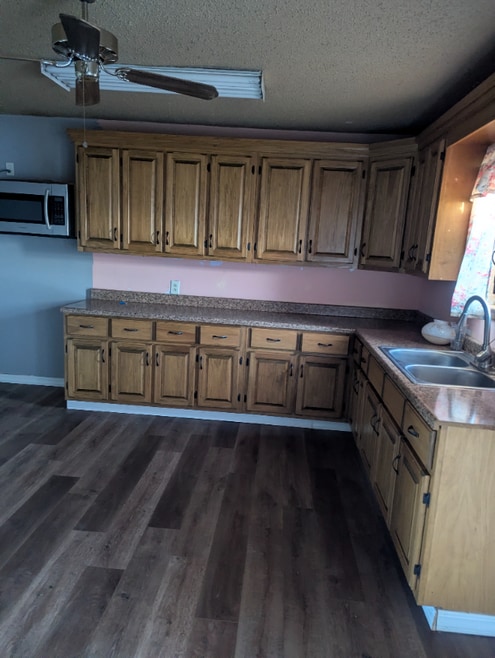 Building Photo - 503 W Birch St