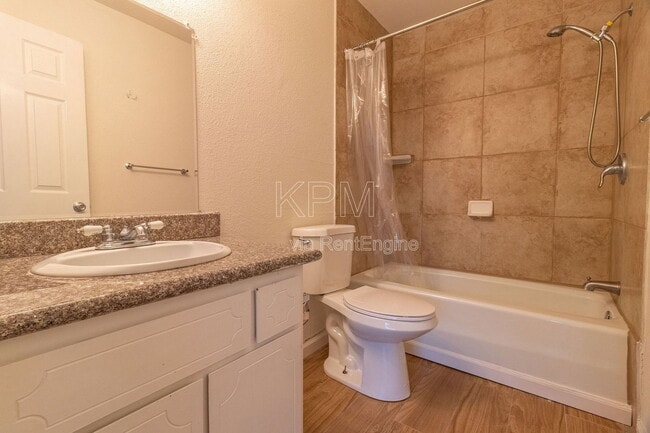 Building Photo - 7409 Village Green Dr