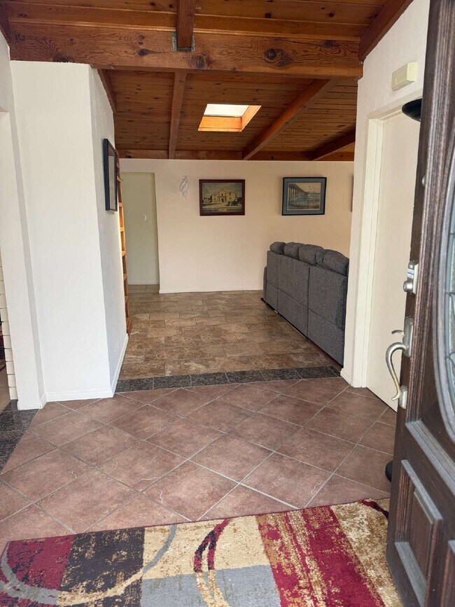 Building Photo - 5360 El Arbol Dr