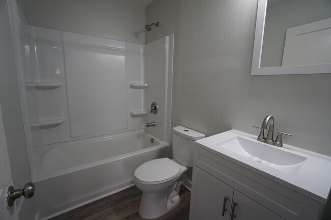 Building Photo - 1906 15th Ct N