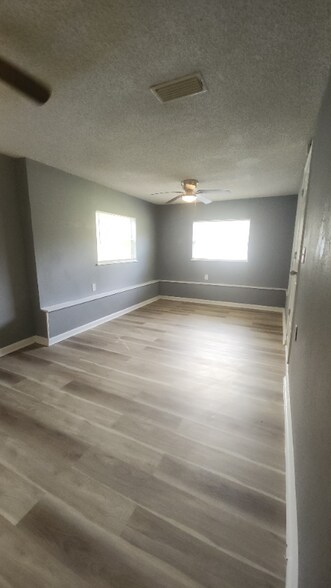 Building Photo - 2625 Kershaw Dr W
