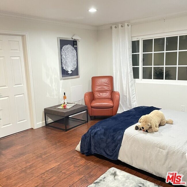 Building Photo - 11158 Newcastle Ave