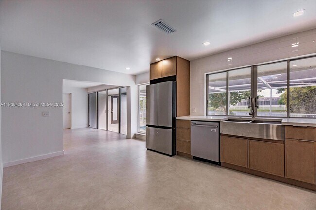Building Photo - 10760 NW 29th Manor