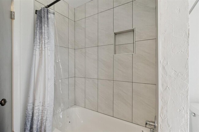 Building Photo - 12508 Green Valley Dr