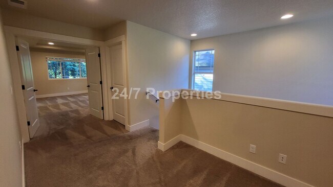 Building Photo - Picturesque 4BD | 2.5 BA - South Beaverton