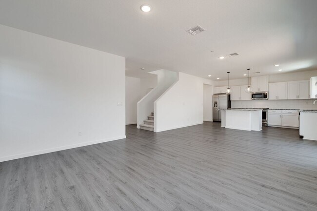 Building Photo - New 4 Bedroom Home with Next Gen Suite + S...