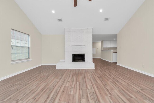 Building Photo - 1422 Hunters Park Dr