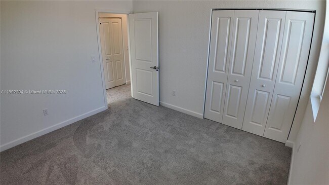 Building Photo - 830 SE grovebush Ln