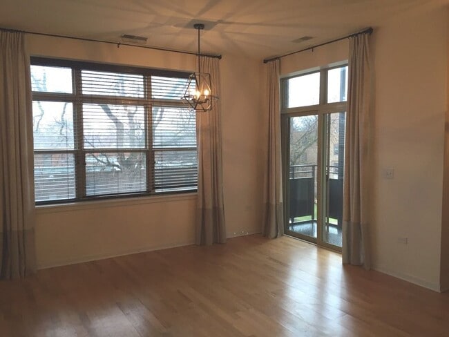 Building Photo - 2935 N Clybourn Ave