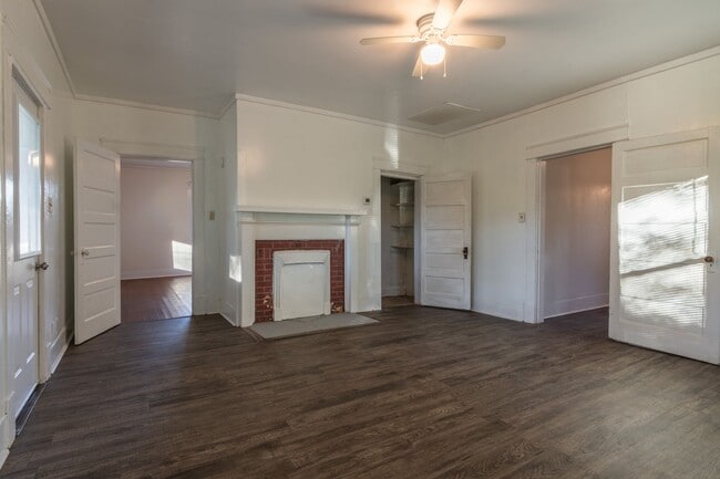 Building Photo - G TEAM - FOR LEASE - Quaint, Private Farmhouse