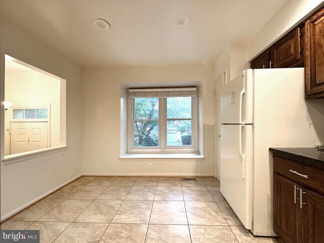 Building Photo - 6042 Loganwood Dr
