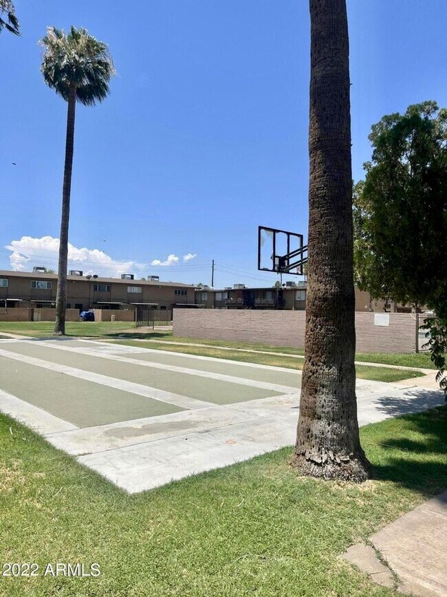 Building Photo - Spacious 3 bed, 2 bath upstairs, condo in Central Phoenix