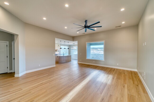 Building Photo - 362 Firerock Way