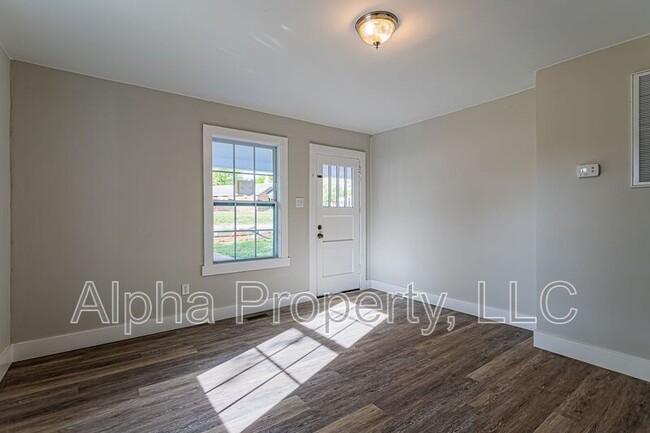 Building Photo - 741 Anderson Dr