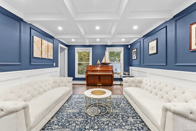 Building Photo - 36 Carriage House Dr