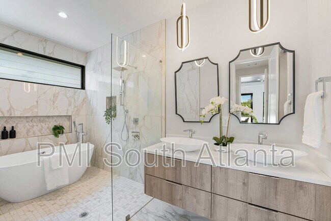 Building Photo - 194 E Lake Terrace SE