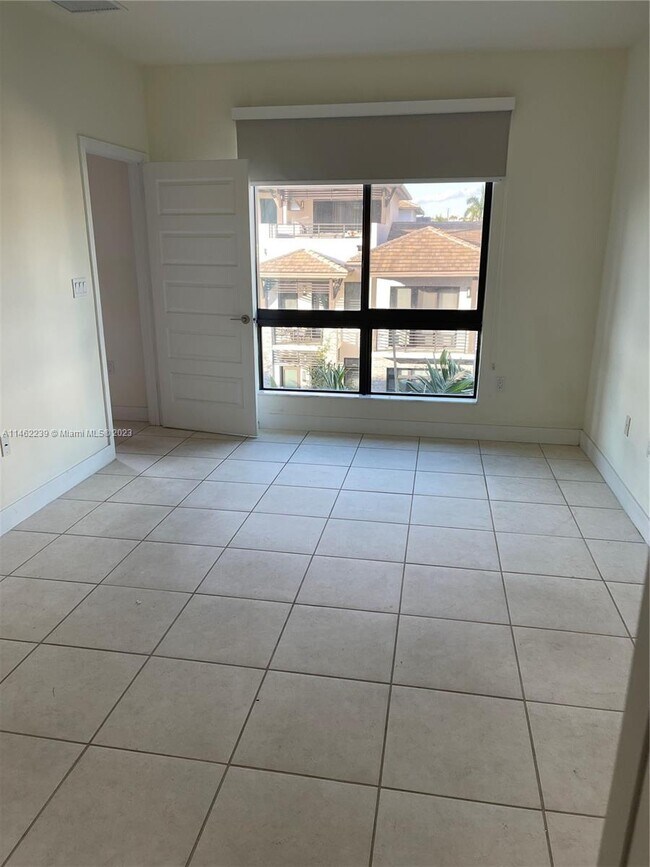 Building Photo - 4740 NW 84th Ct