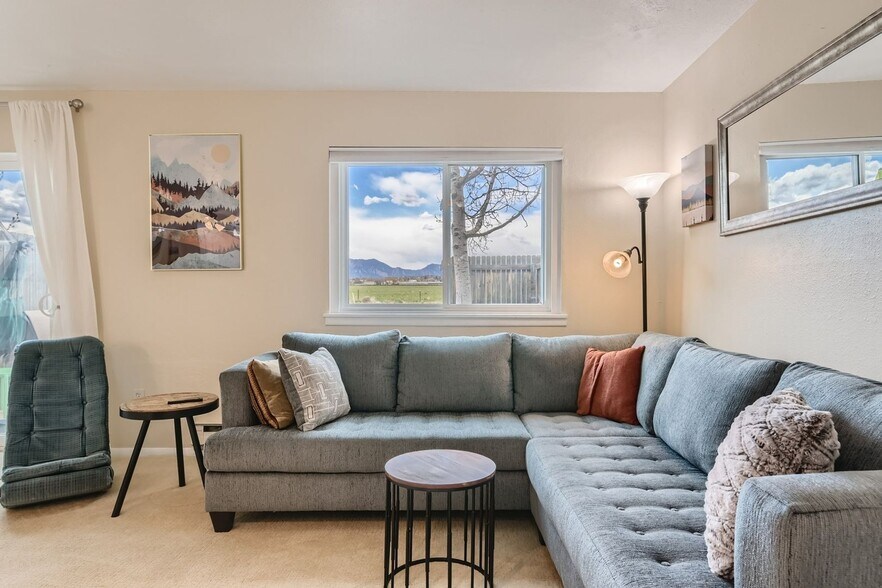 Primary Photo - 1858 Centaur Cir