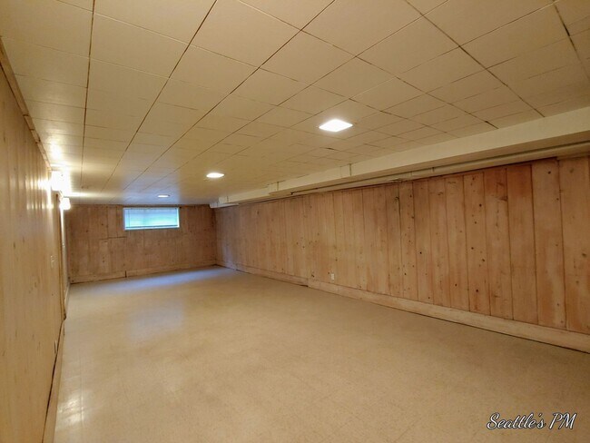 Building Photo - Beautifully Updated 4 Bedroom Home in Sherdian Beach- Includes Beach Club Access