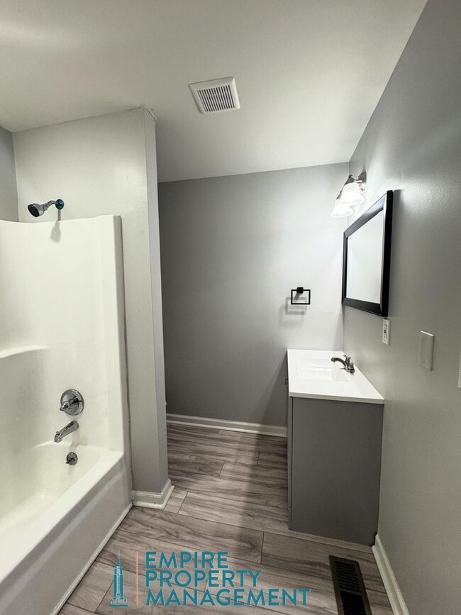 Building Photo - 9006 Mahogany Row SE