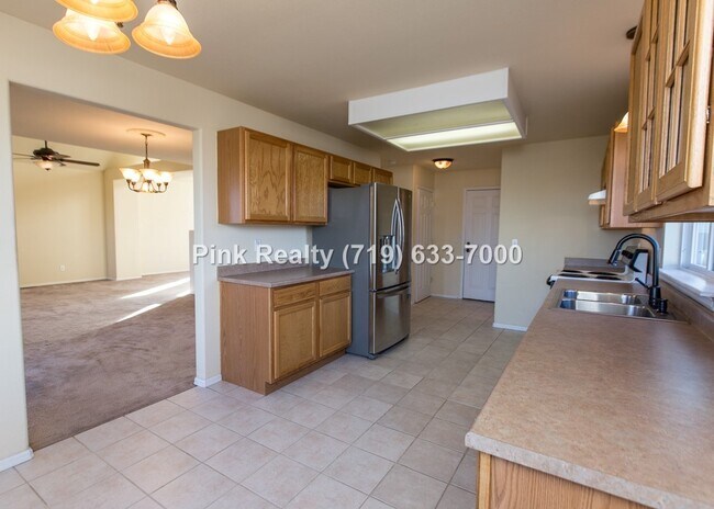 Building Photo - 985 Ridgebury Pl