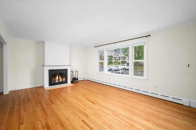 Building Photo - 714 Forest Ave