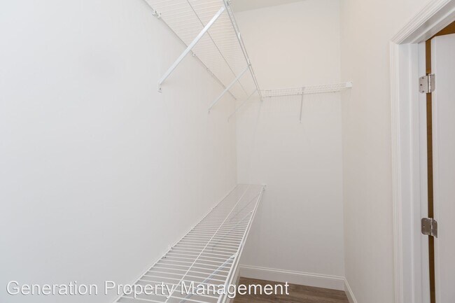 Building Photo - 4 br, 2.5 bath House - 566 Strong Avenue