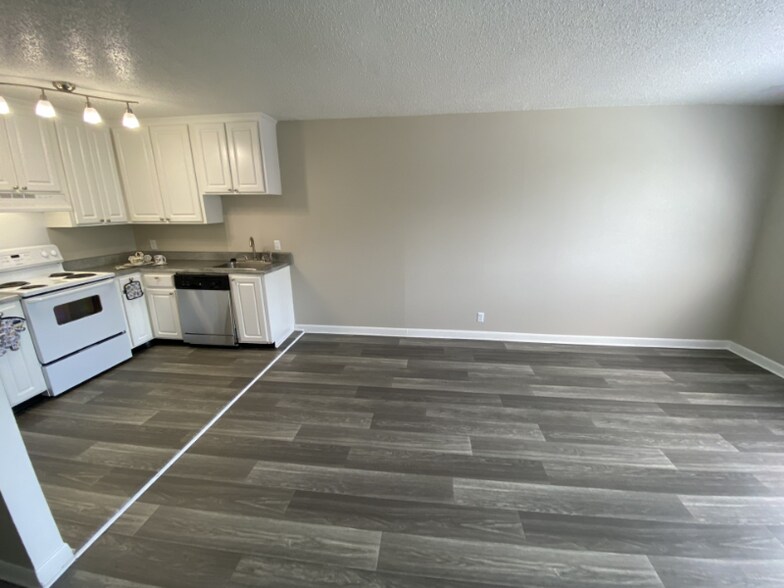 Building Photo - 1005 Hickory Hill Ln