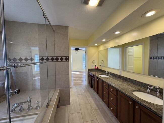 Building Photo - 126 Skiatook Way