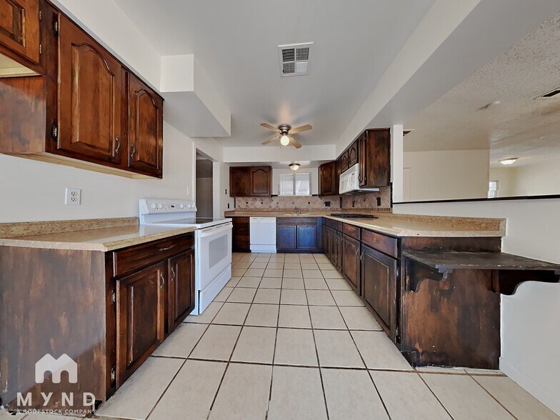 Building Photo - 4520 N 53rd Ave