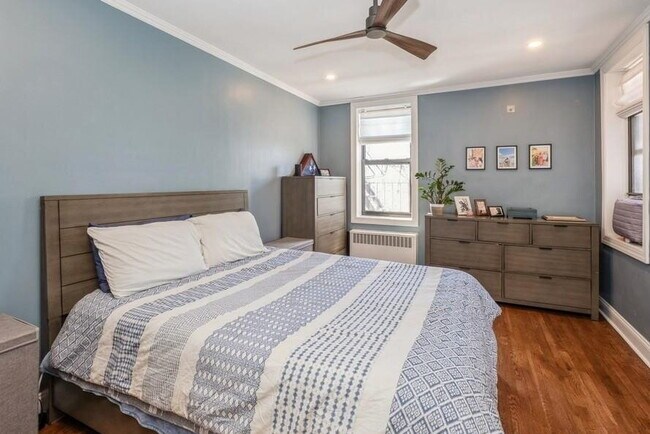 Building Photo - Comfortable and Spacious Rental Opportunity