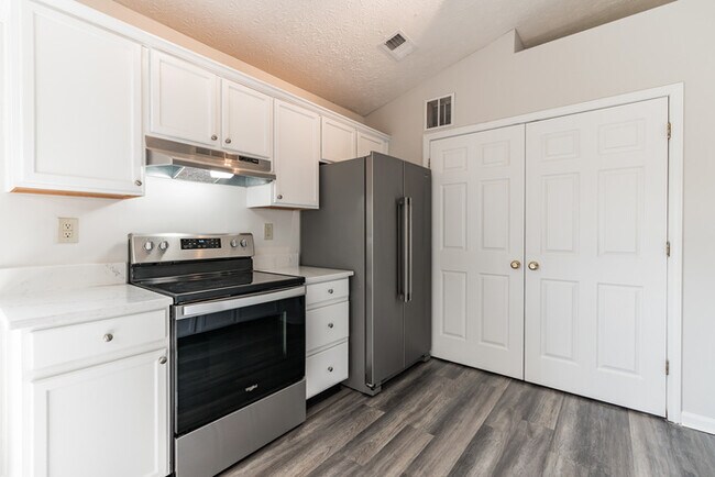 Building Photo - Three bedroom rental on Woodhaven Pl