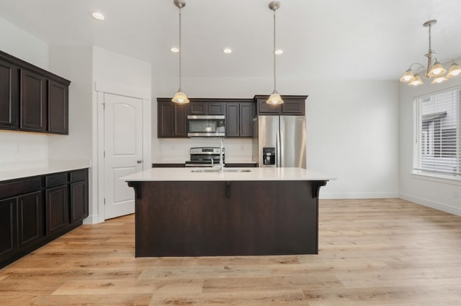 Building Photo - Now Leasing: 4-Bed, 2.5-Bath Home in Viney...