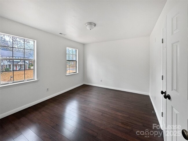 Building Photo - 8509 Golf Ridge Dr