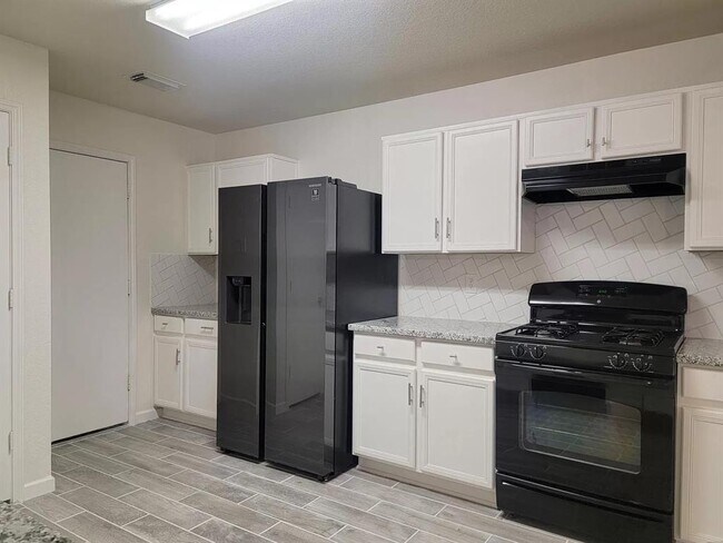 Building Photo - 18222 Valebluff Ln