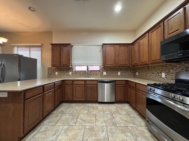 Building Photo - 4BR/3BA/2.5CG, 2534 sq.ft. rental with DEN in Sierra Vista, AZ