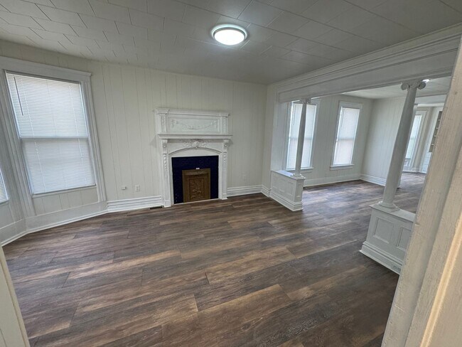 Building Photo - 1030 19th St