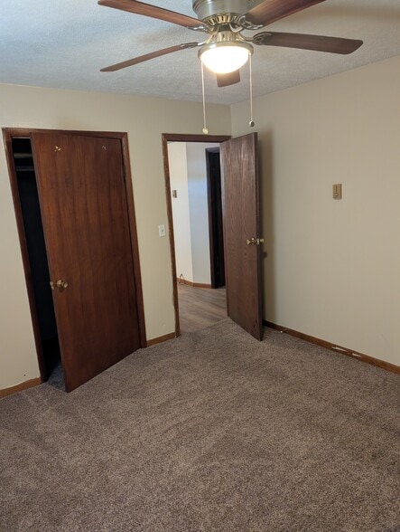 Building Photo - 405 W WALNUT ST