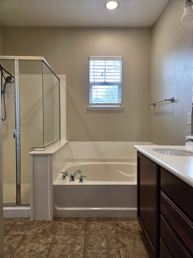 Building Photo - 143 W Saltillo Ln