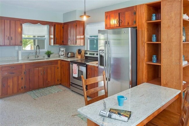 Building Photo - 302 Pavonia Rd
