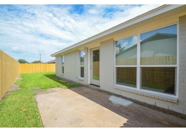 Building Photo - 6315 Bowers St