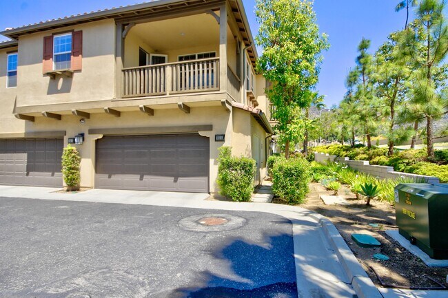 Building Photo - 950 N Chaparral Ln