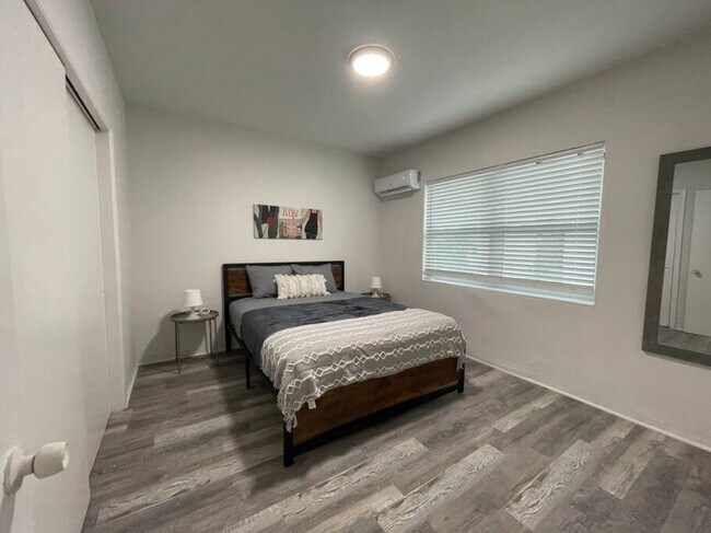 Building Photo - 1111 SW 37th Ave