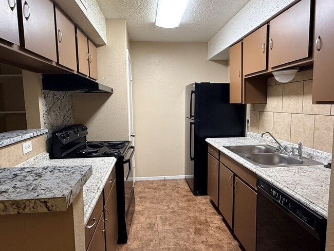 Building Photo - 4700 Boulder Dr