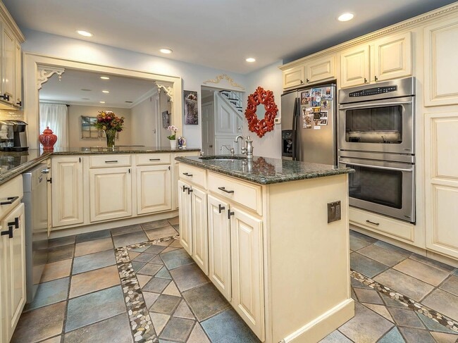 Building Photo - 431 Carpenter Ave