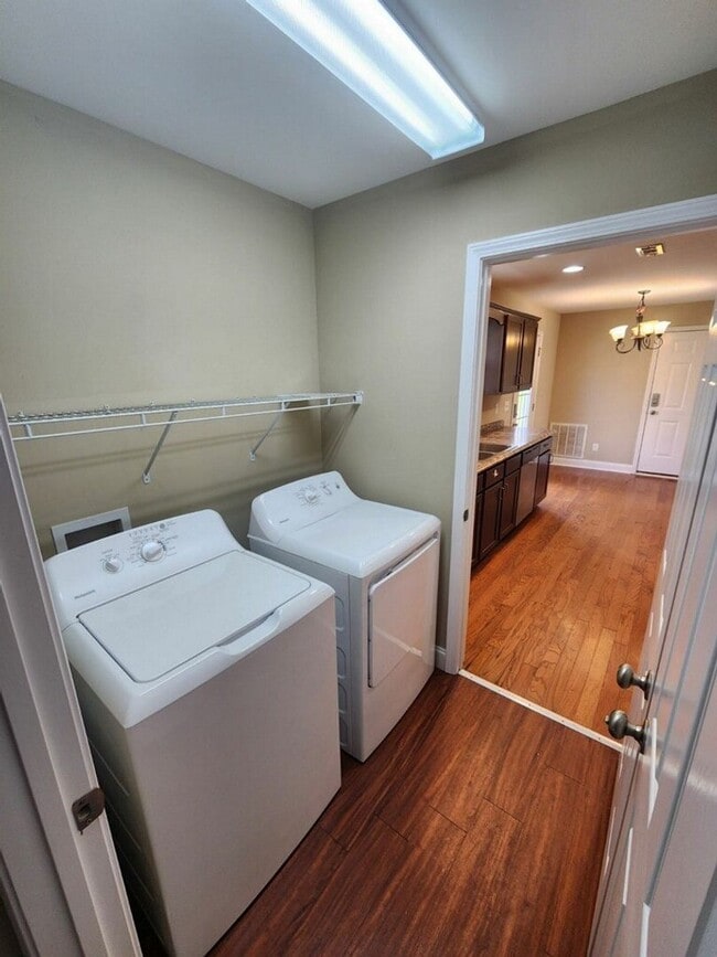 Building Photo - 4 Bedroom Home in the Reserve Neighborhood with Garage and Washer/Dryer Included