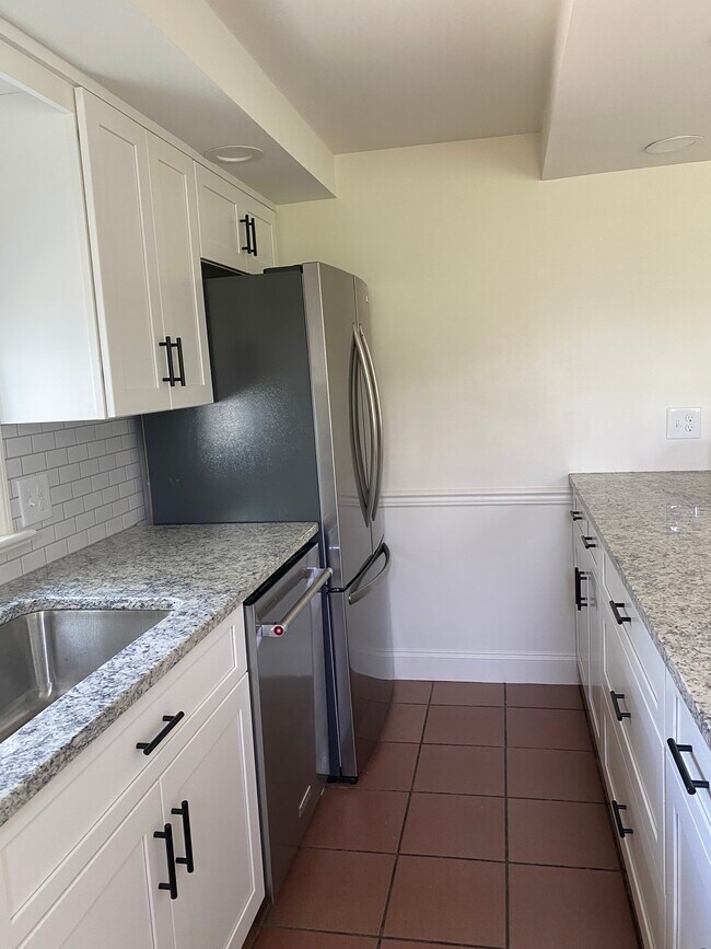 Granite countertops - 3281 Randy Rd