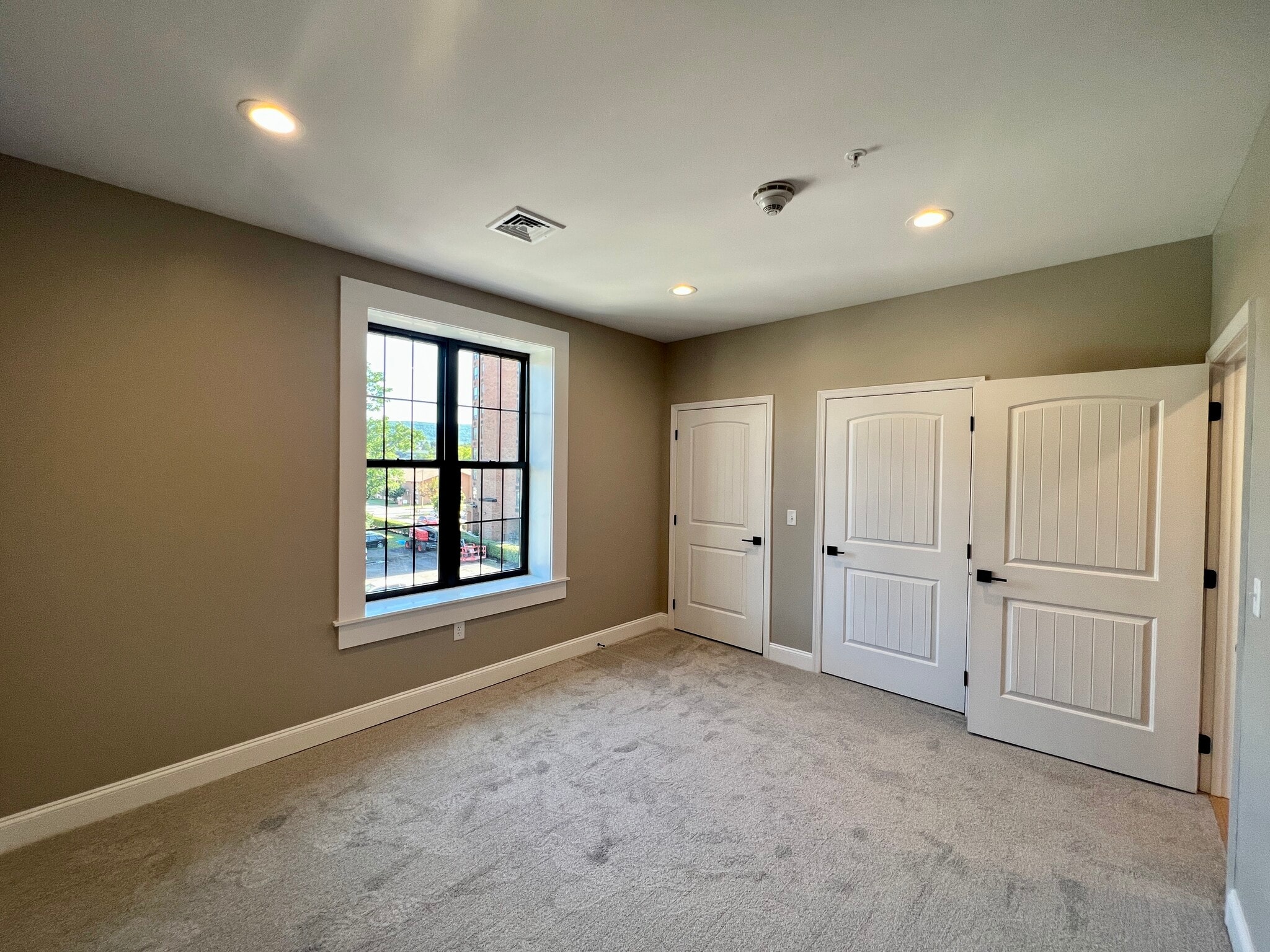 Building Photo - 116 S Main St